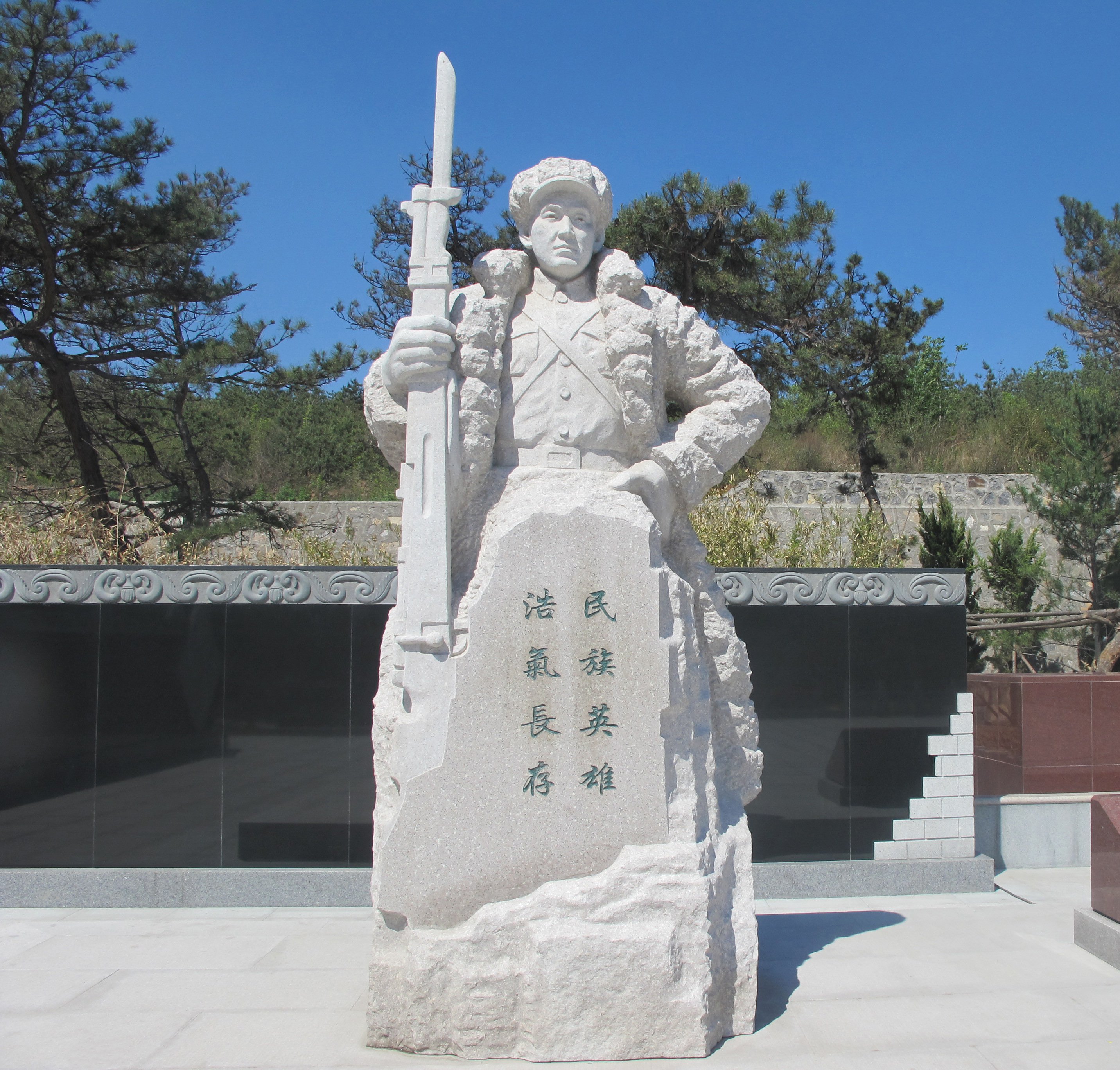 崔开国雕像：红色基因的传承坐标